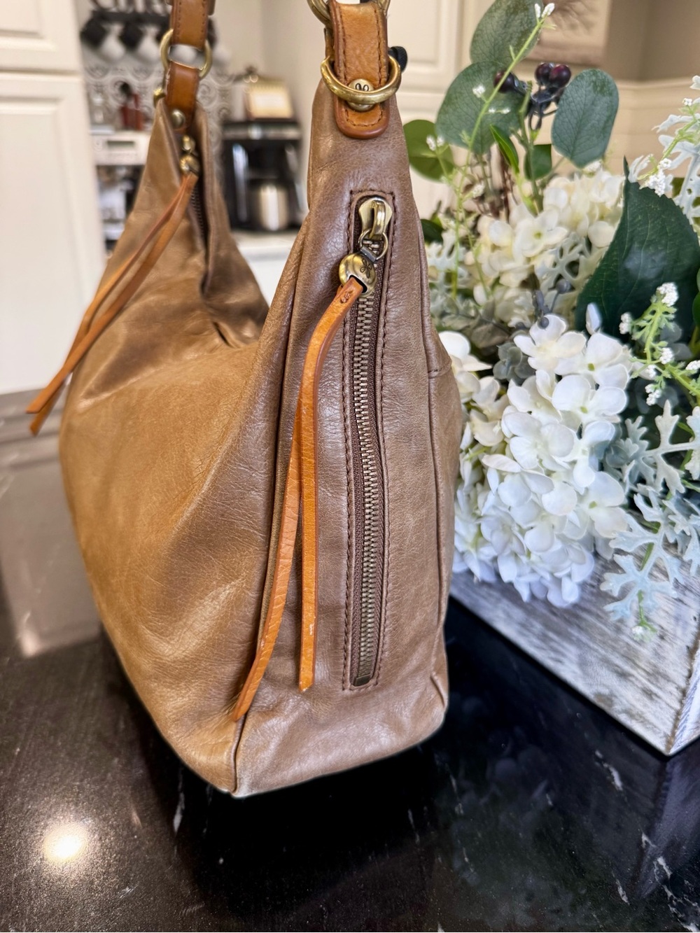 HOBO Delilah Vintage Hide Leather Shoulder Bag Brown/Taupe - Picture 3 of 13